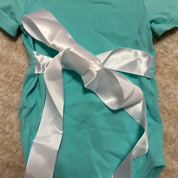 Royal Baby Gem Tiffany Blue outfit with bow and matching flowered hat! - Picture 3 of 8